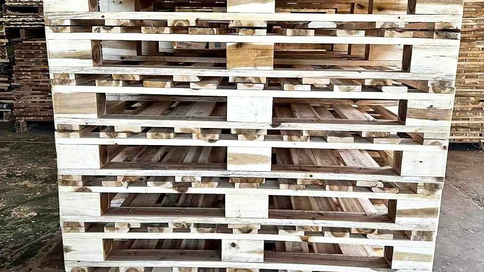 pallet 2 chiều và 4 chiều — mặt pallet gỗ tràm 2 hướng nâng