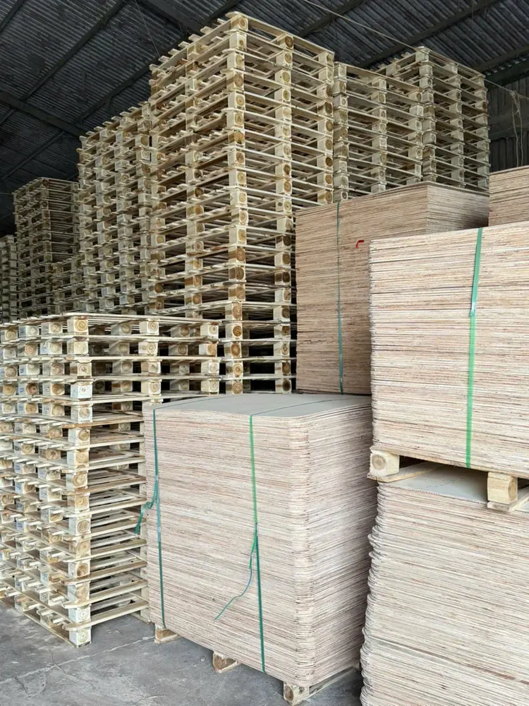 pallet thành phẩm xếp trong kho xưởng Hoàng Gia